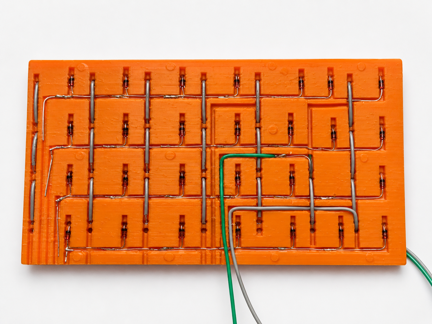 Internal wire keyboard wiring